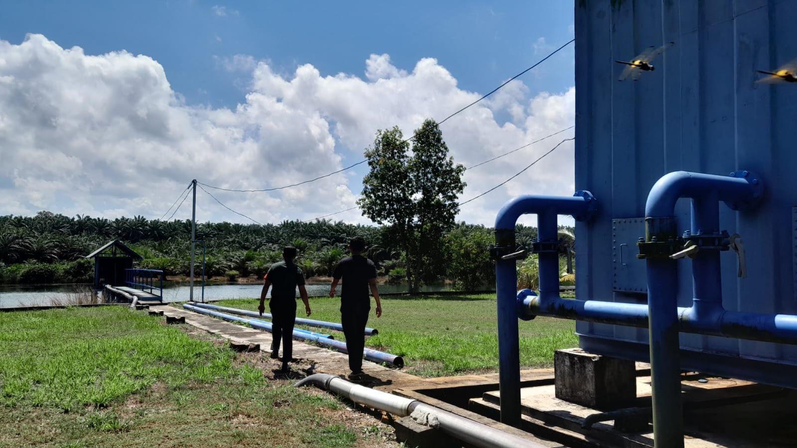 Pengecekan Ketersediaan Air Bersih Oleh Kepala cabang PDAM di wilayah kecamatan Tempilang dan Babinsa Koramil 431-03/Kelapa