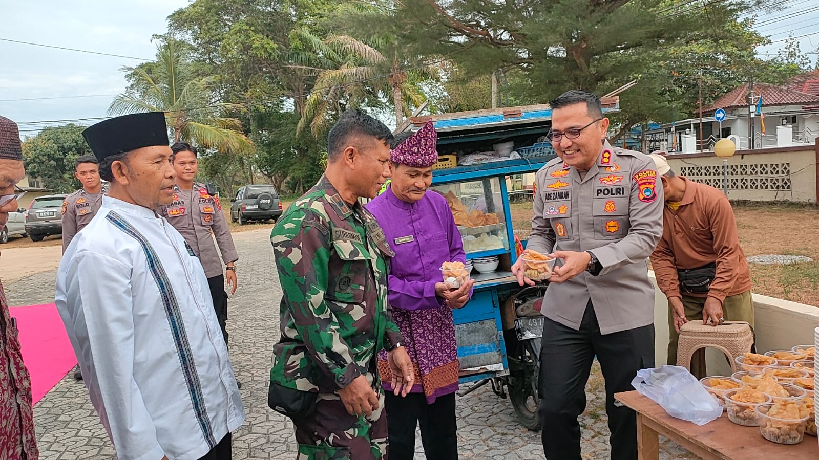 Kapolres Bangka Barat Melaksanakan Kunker Ke Polsek Mentok, Bantuan Sosial, dan Gerobakan Pagi