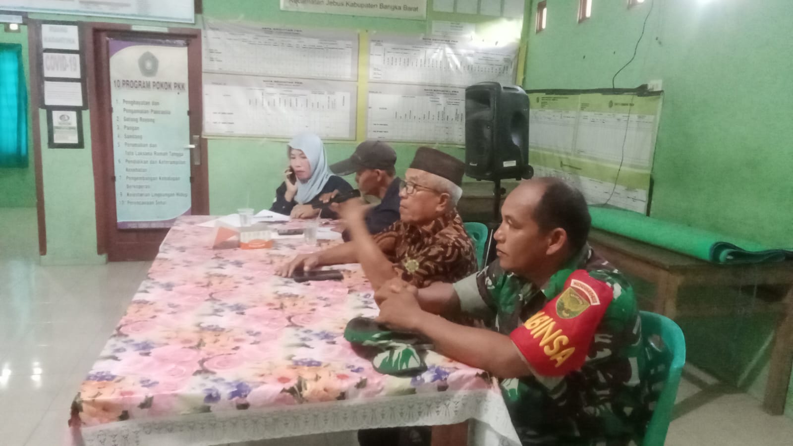 Babinsa Koramil 431-01/ Jebus Mengahadiri Undangan Kegiatan Rapat dan Evaluasi Kepala Desa Tentang Kinerja Pemerintahan Desa Sinar Manik