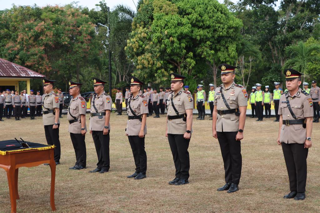 Dua Kapolsek, Dua Kasat dan Satu Kasi Polres Bangka Tengah Berganti