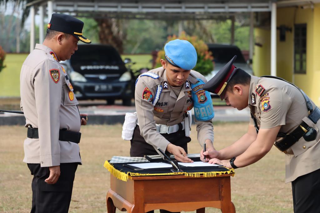 Dua Kapolsek, Dua Kasat dan Satu Kasi Polres Bangka Tengah Berganti